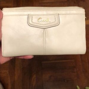COACH like NEW pearl leather wristlet